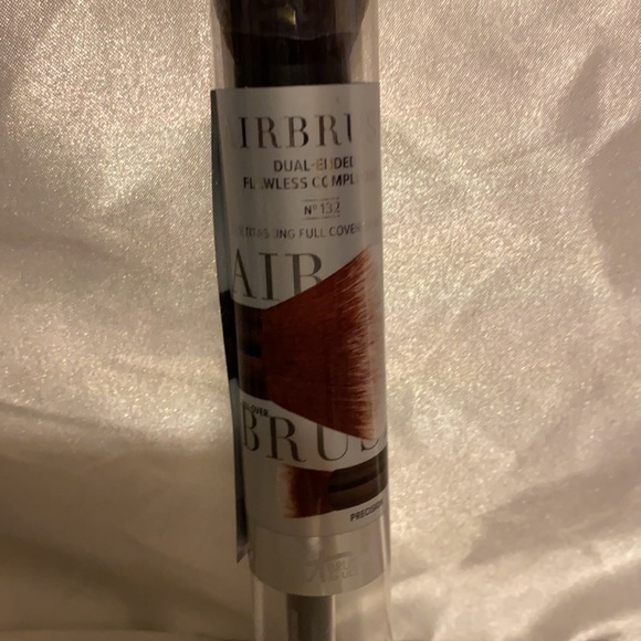 It cosmetics bundle with bag - Picture 4 of 15